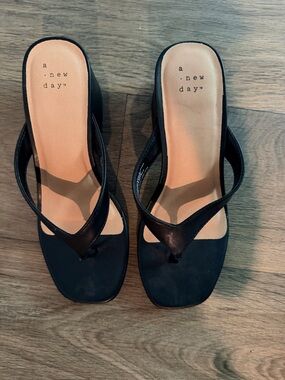 a new day Black Square-Toe Thong Wedge Sandals. Size 7